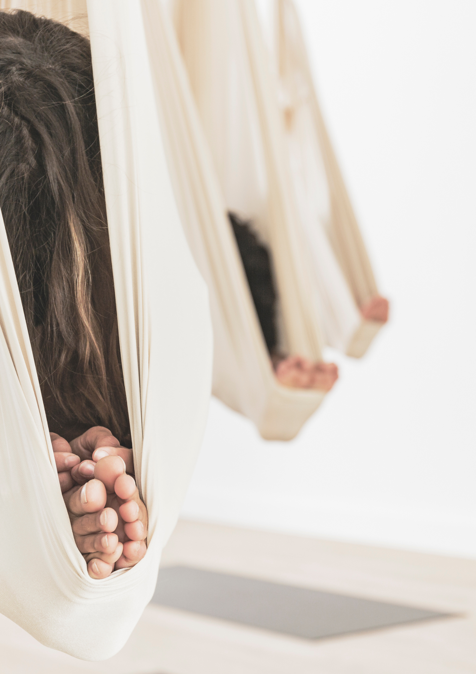 Yin yoga aérien (2) yoga aerien grenoble, yin yoga aerien, air yoga, yoga hamac grenoble